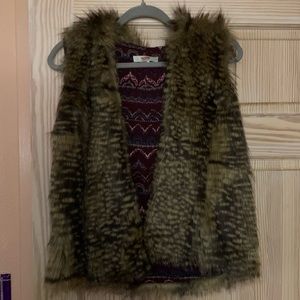 Mossimo faux fur vest.